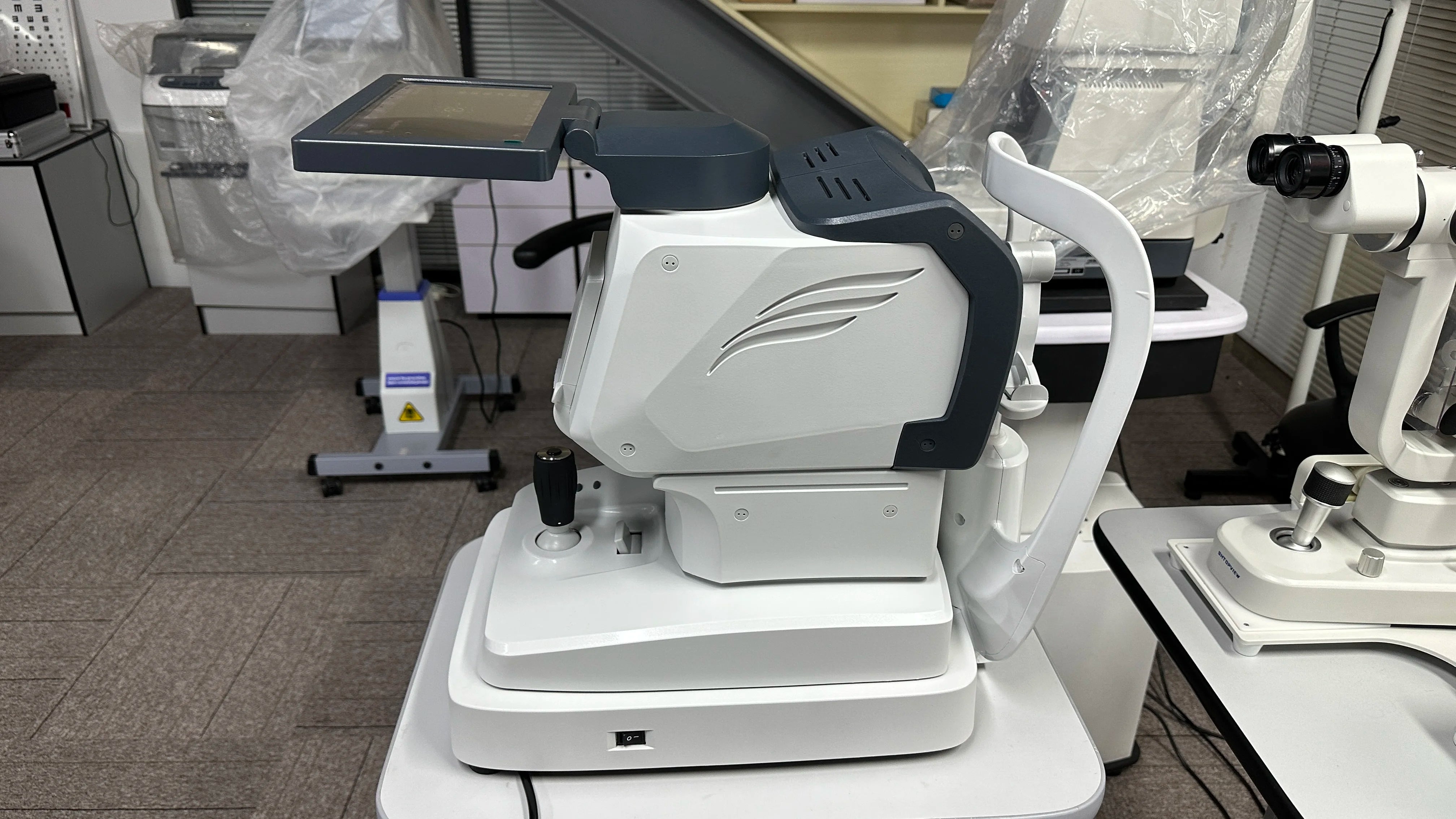 Auto-Refractómetro / Queratómetro KRM-600 (2024)